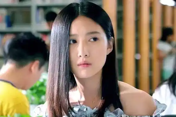 与张一山一起走红的大胸姐居然是北电校花