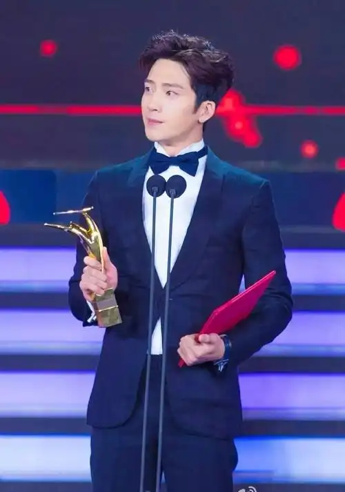 优衣库正式宣布井柏然成为品牌全球全新代言人