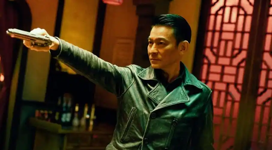 很明显,电影《人潮汹涌》也是类似,该片虽然有刘德华,肖央,万茜等主演