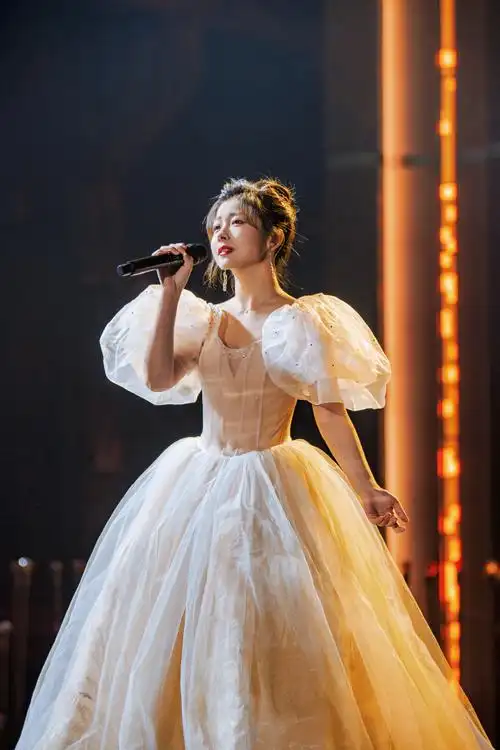 春晚#追光者@赖美云登2024央视龙年春晚沈阳分会场特别节目《沈水之