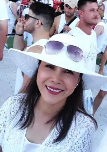 50岁田震和老公生活近照,夫妻恩爱30年,满头白发,比那英幸福!