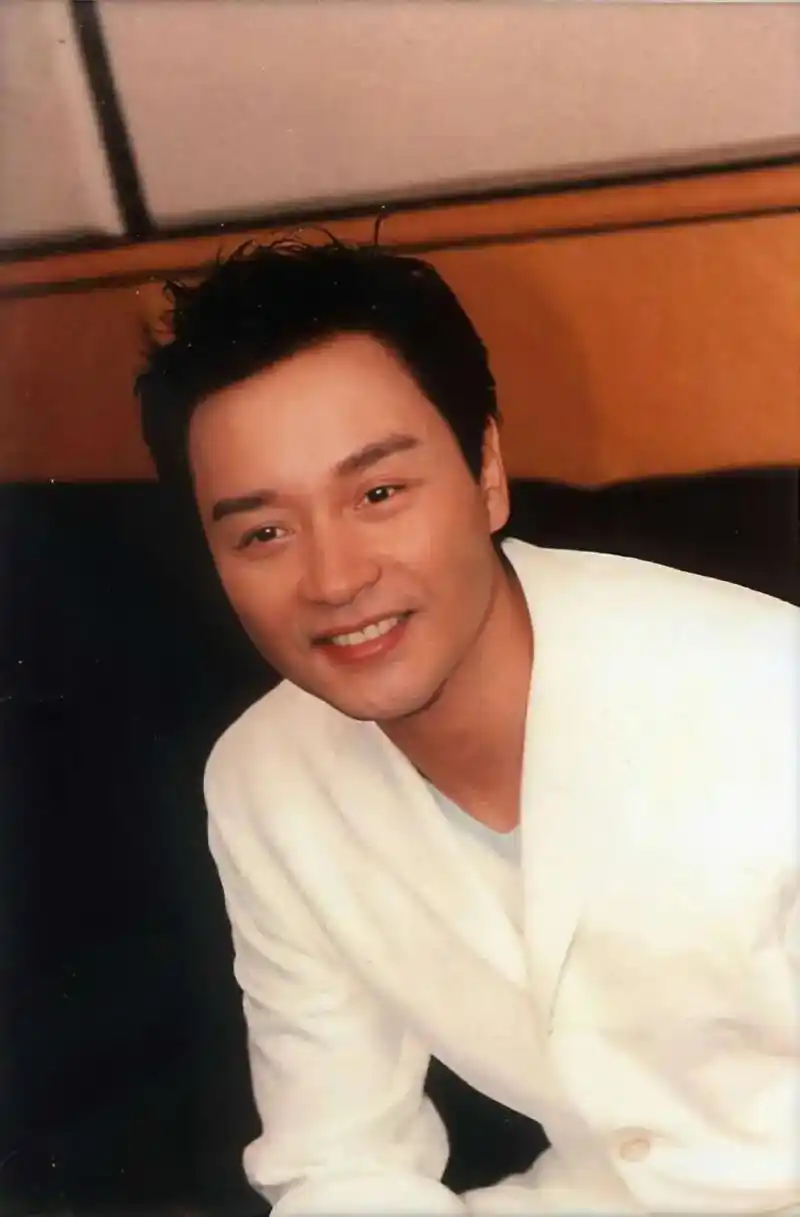 白衣哥哥#张国荣#天使来了#治愈系笑容  - 抖音