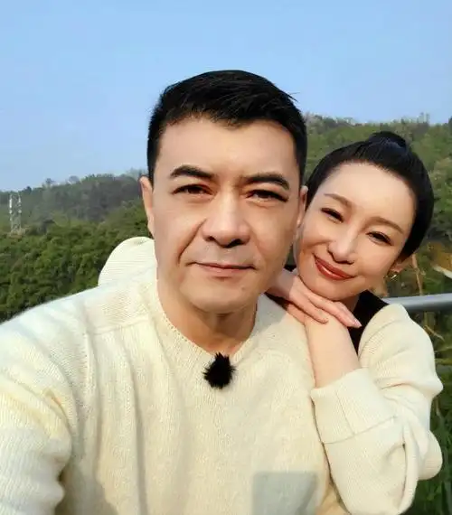 回顾唐静王新军离婚13年她带娃发誓不嫁他娶秦海璐再当父亲