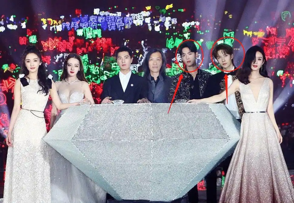 王一博肖战二人同框,赵丽颖杨幂迪丽热巴同台争艳,杨洋也成为了台上的