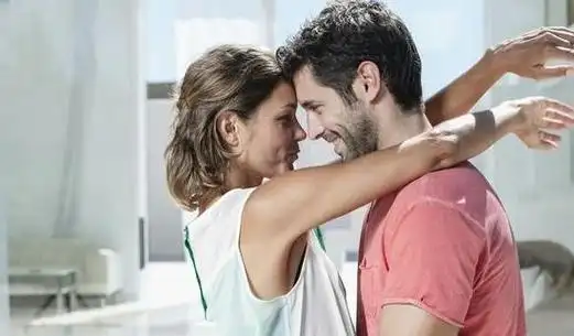 两性交往男女频繁出现这些互动说明关系暧昧