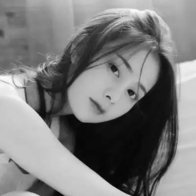 黑白清新头像唯美女生真人图片