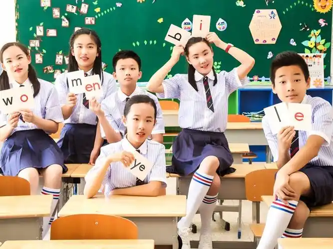 小学六年级学生拍的毕业照