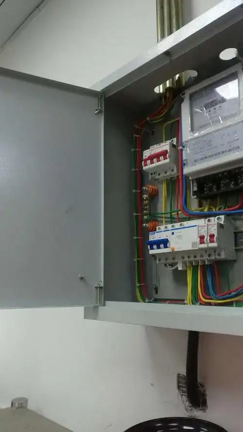 配电箱接地跨接缺失