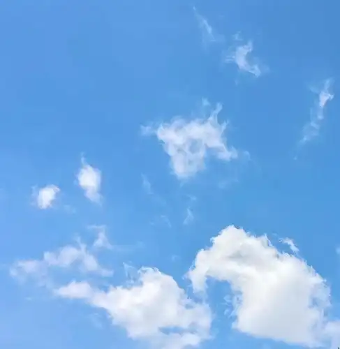 好蓝的天空啊,也好漂亮