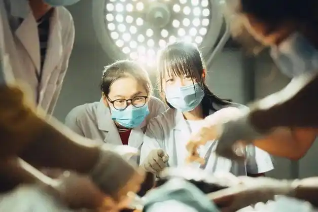 《医学生》| 无声的"大体老师"|教学|学校|实验课|实验楼_网易订阅