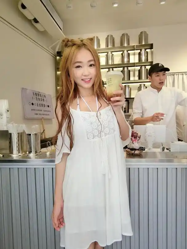 那年的黑涩会妹妹那个叫詹子晴的丫头终于逆袭成了被羡慕的人