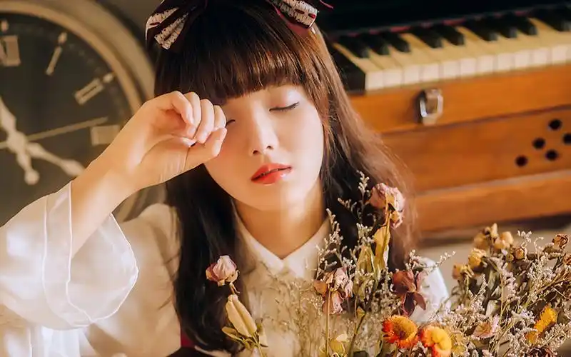 齐刘海清纯美少女写真图片桌面壁纸