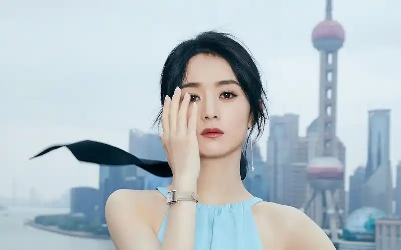 赵丽颖分享腕表搭配经优雅仙女裙秀出小蛮腰