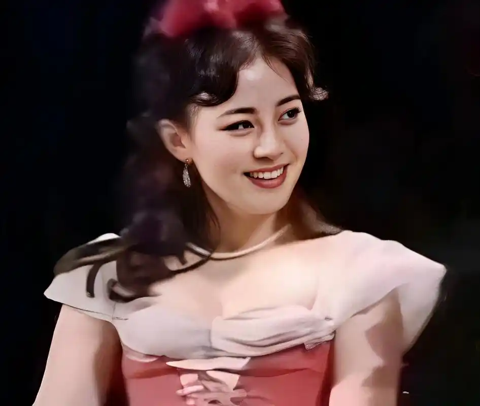 25岁的宋丹丹真的是美得惊天动地!