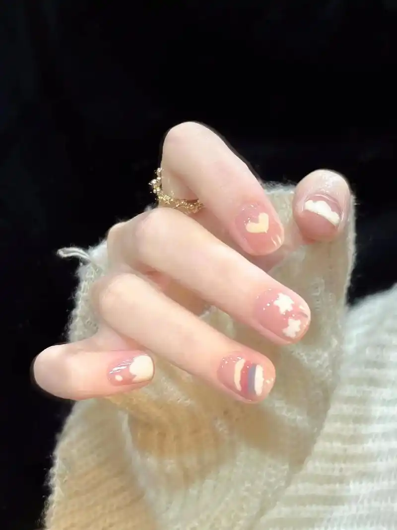 超级可爱的短甲款式,学生党的最爱#美甲 #短指甲也可以这么美 - 抖音