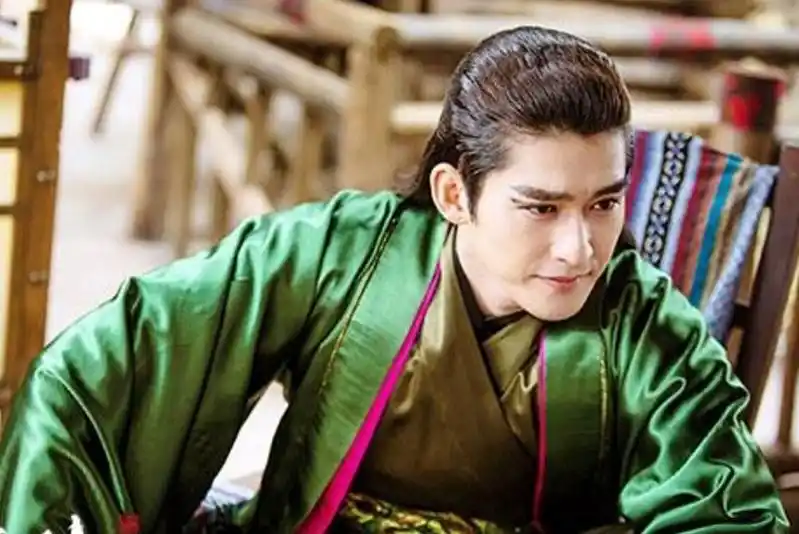 张翰最"妖"的四大古装造型!