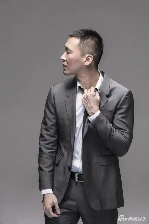 黄立行神秘身份曝光 谈性感:要幽默