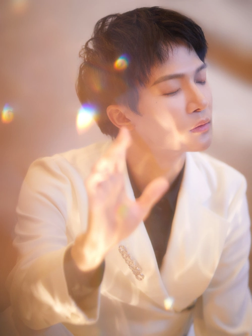 抖音直播年度盛典,周深麦克风变蓝,"蓝沙蓝鲸"合体