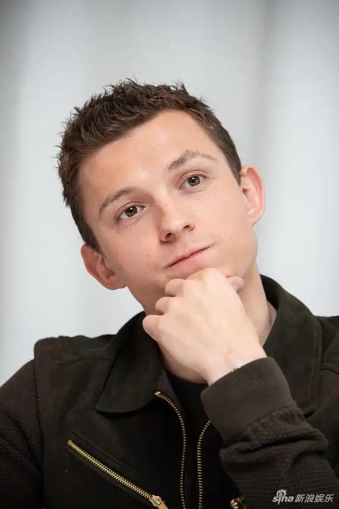 组图荷兰弟歪头托腮灿笑奶萌可爱星爵身材健硕man味十足