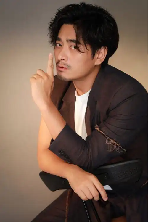 陈龙章龄之焦糖情侣大片曝光 演绎秋日温馨cp感十足