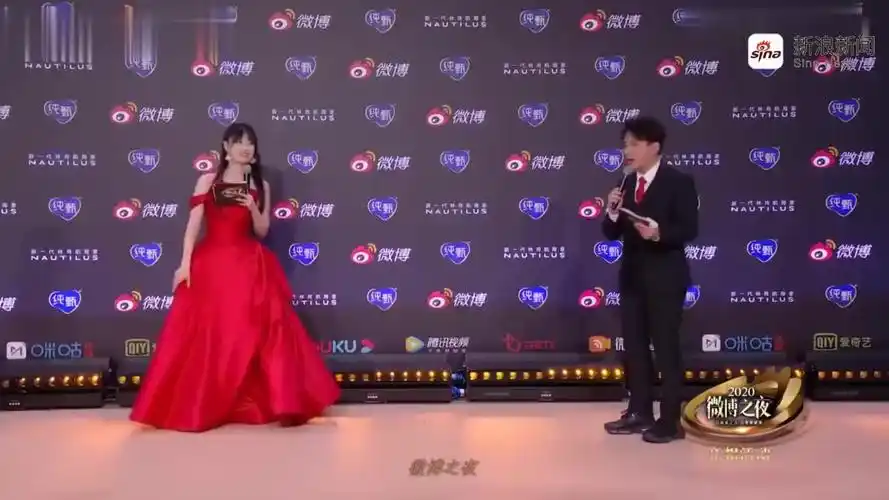 视频:主持人司雯嘉百克力亮相2020微博之夜_手机新浪网