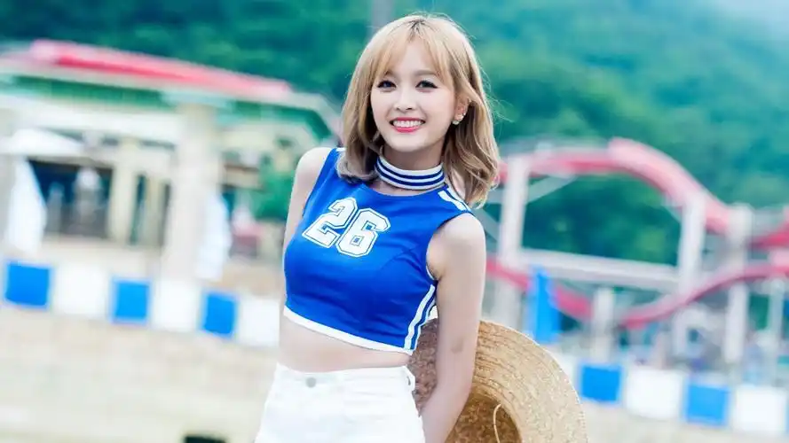 宇宙少女吴宣仪明星风尚壁纸1