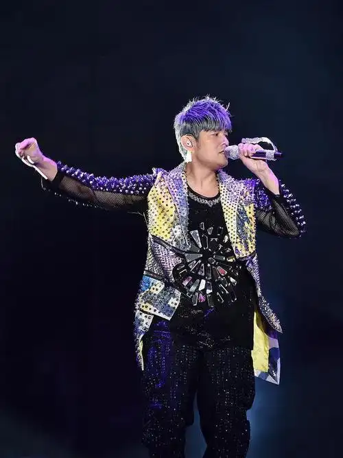 近日,周杰伦南京演唱会.