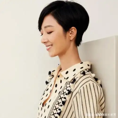 短发气质女生袭来!桂纶镁诠释干练风采,气质这一块堪称垄断!