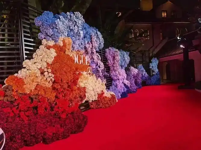 增加kpi快来看今天vogue红毯的背景墙