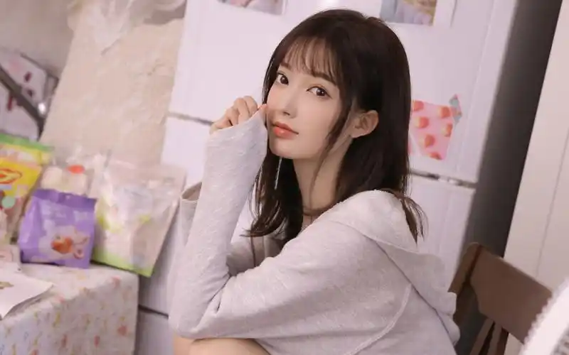 清纯吊带美女图片-美女壁纸-高清美女图片-第3图-娟娟壁纸