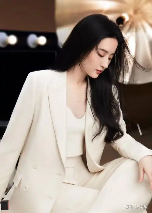 刘亦菲的自拍为什么那么一言难尽? - 知乎