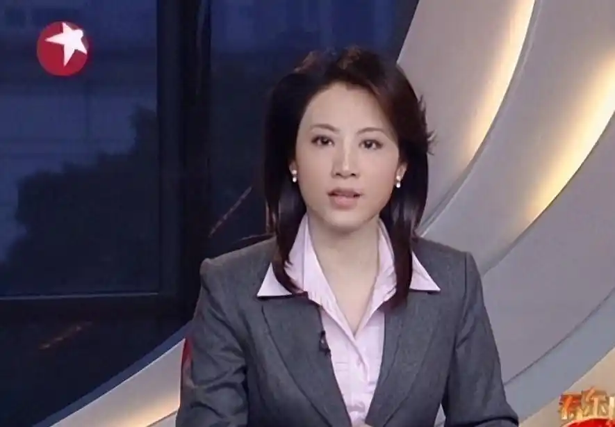 尹红:才貌双全的东方卫视主持人,主持风格稳重,深受观众喜欢