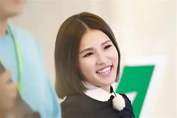 前阵子台湾谐星谢依霖复出了,她不讳言自己退圈照顾家庭的这几年,是0