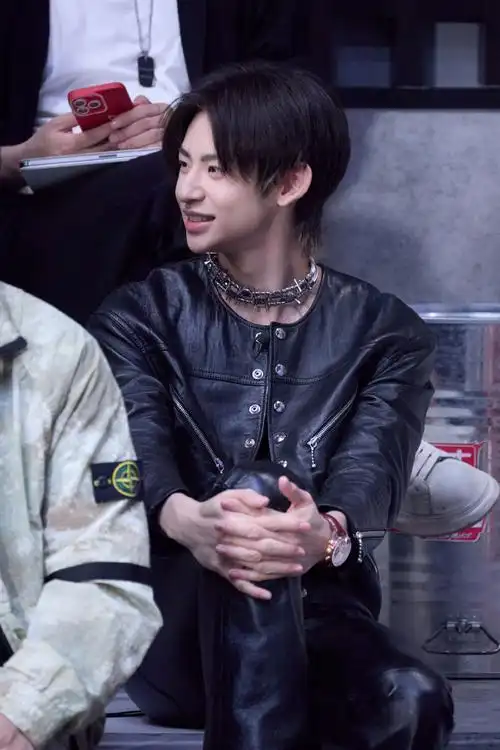 小鬼王琳凯超话#说唱梦工厂#参观开放日现场图掉落!