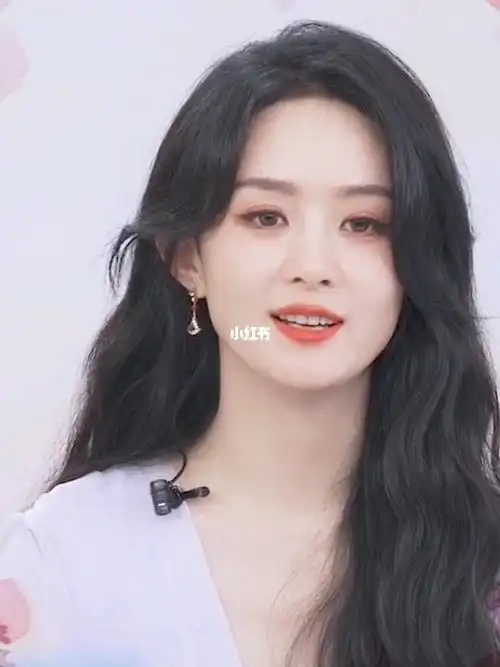 赵丽颖卷发直播状态好好