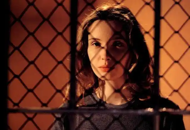 再看基耶斯洛夫斯基《蓝白红三部曲》:不自由平等,却博爱温柔