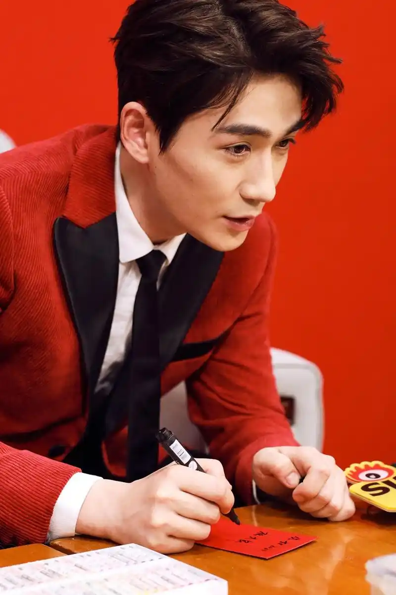 朱一龙用歌声表达2020年憧憬 希望能拍更多好作品