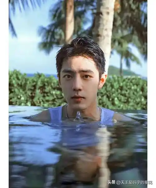肖战泳池写真,身上汗毛,胡茬,尽显男友力,试问谁能扛的住_胳膊_身材