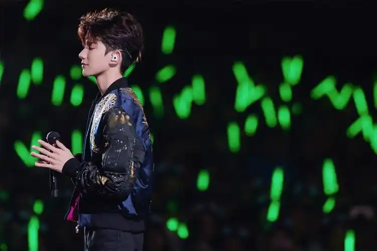 王源十八岁的我生而自由爱而无畏