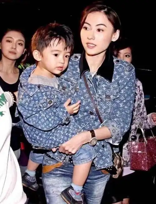 曝光小鬼颜值瞬间张柏芝儿子5岁派对网友不输哥哥