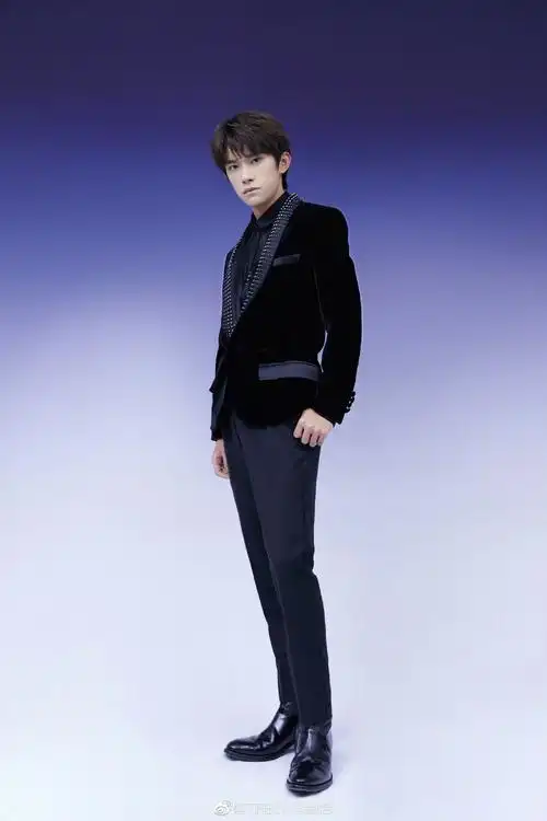 tfboys再合体王俊凯王源易烊千玺黑西装造型帅气