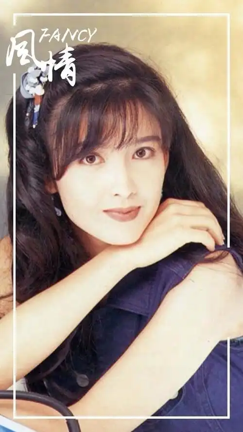 她的形象是九十年代香港男人心中一个最清纯的梦,无论从哪个角度看都