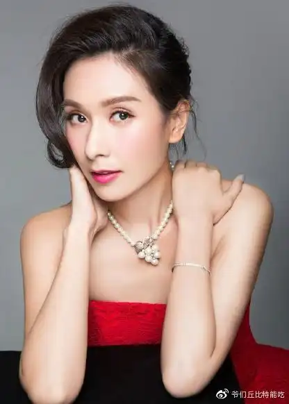 直到杨恭如出现在周正毅的身边,这个女人让毛玉萍产生了严重的危机感.