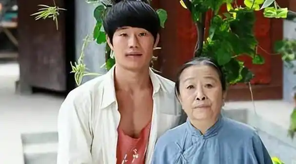 张少华一生住在40平的房子里去世1年多丈夫的痴爱让人泪目