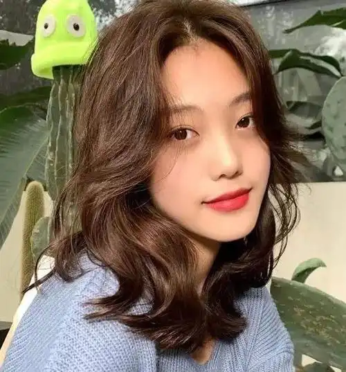 2021年流行什么烫发试试这款木马卷发型慵懒时髦还显发量