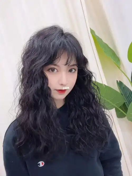 九江烫发女生羊毛卷发型推荐