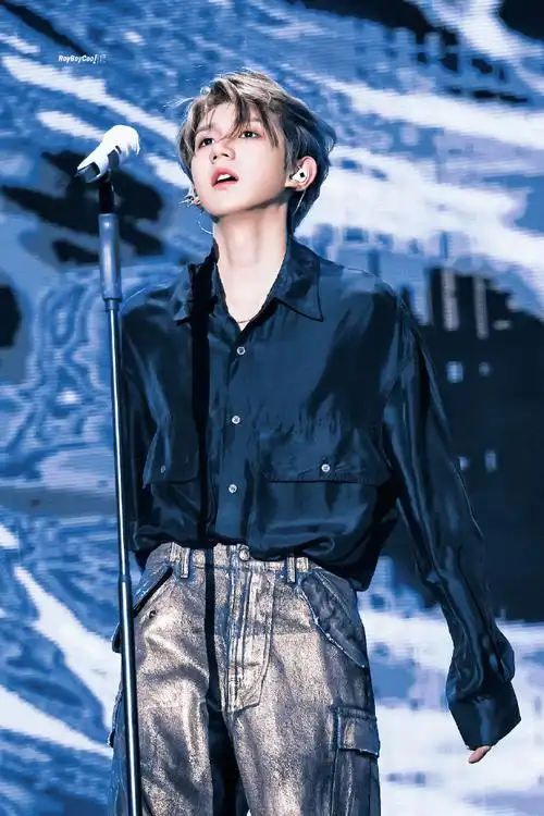 贵族卷毛和酷拽直发 贴合两种气质的发型都实现了 发型师厉害 王源也