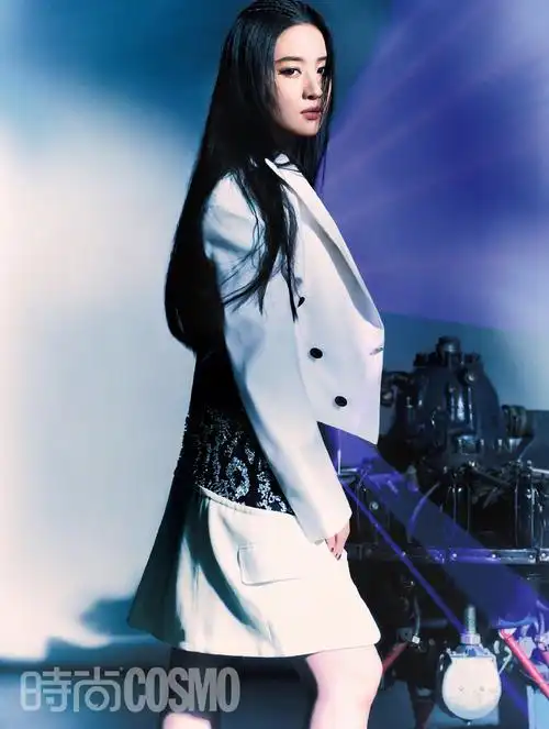 刘亦菲登《时尚cosmo》一月开年刊封面_风尚星闻_时装_模特中国