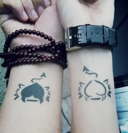 情侣手臂个性心纹身