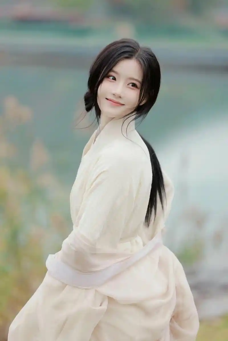 谁懂啊-陈意涵 穿汉服真的太好看了～我永远屈服于温柔,而你是 - 抖音